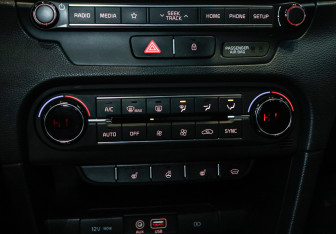 Подержанный автомобиль Kia Ceed Hatchback 2019 года (19 фото)