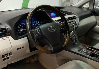 Подержанный автомобиль Lexus RX 2009 года (14 фото)