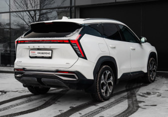 Подержанный автомобиль Geely Atlas 2024 года (5 фото)