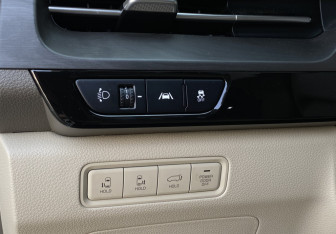 Подержанный автомобиль Kia Carnival 2021 года (20 фото)