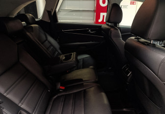 Подержанный автомобиль Kia Sorento 2019 года (8 фото)