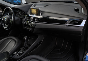 Подержанный автомобиль BMW X1 2015 года (7 фото)