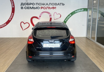 Подержанный автомобиль Ford Focus Hatchback 2011 года (5 фото)
