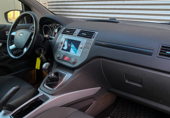 Подержанный автомобиль Ford Kuga 2011 года (8 фото)