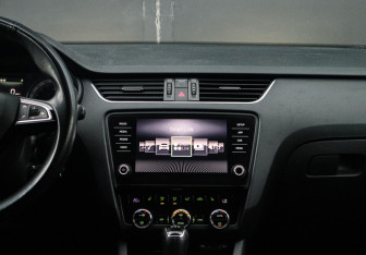 Подержанный автомобиль Skoda Octavia Liftback 2017 года (11 фото)