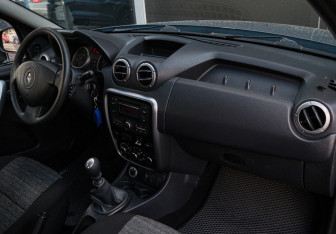 Подержанный автомобиль Renault Duster 2012 года (7 фото)