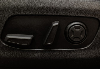 Подержанный автомобиль Kia Carnival 2021 года (25 фото)