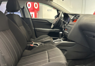 Подержанный автомобиль Citroen C4 Hatchback 2012 года (10 фото)