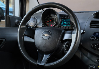 Подержанный автомобиль Chevrolet Spark 2011 года (11 фото)