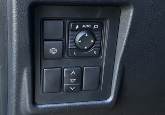 Подержанный автомобиль Toyota Land Cruiser Prado 2019 года (18 фото)