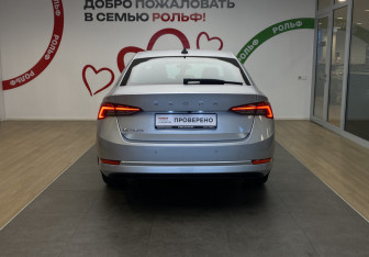 Подержанный автомобиль Skoda Octavia Liftback 2020 года (5 фото)
