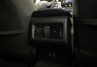 Подержанный автомобиль Toyota Camry Sedan 2021 года (9 фото)
