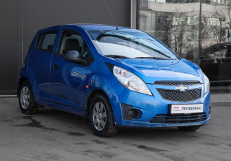 Подержанный автомобиль Chevrolet Spark 2011 года (3 фото)