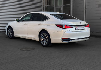 Подержанный автомобиль Lexus ES 2020 года (7 фото)