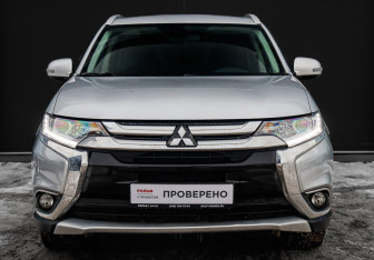 Подержанный автомобиль Mitsubishi Outlander 2018 года (2 фото)