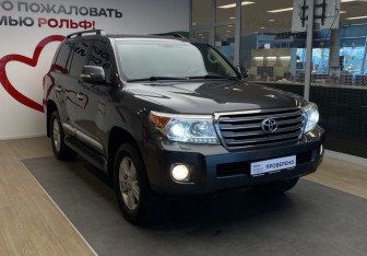 Подержанный автомобиль Toyota Land Cruiser Suv 2012 года (3 фото)