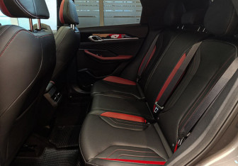 Подержанный автомобиль Geely Coolray 2023 года (8 фото)