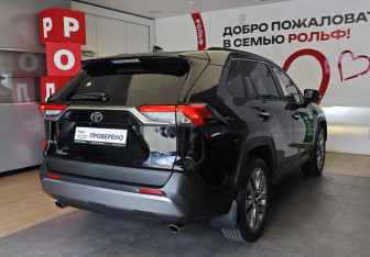 Подержанный автомобиль Toyota RAV4 2019 года (4 фото)