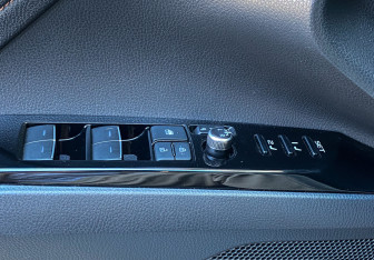 Подержанный автомобиль Toyota Camry Sedan 2023 года (29 фото)