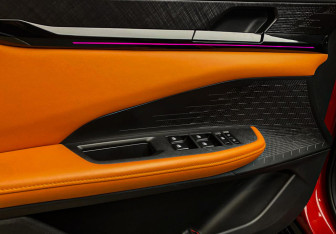 Подержанный автомобиль Changan UNI-V 2023 года (12 фото)