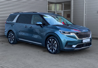 Подержанный автомобиль Kia Carnival 2021 года (3 фото)