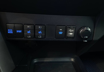 Подержанный автомобиль Toyota RAV4 2017 года (9 фото)