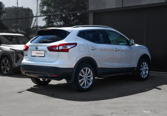 Подержанный автомобиль Nissan Qashqai 2014 года (4 фото)