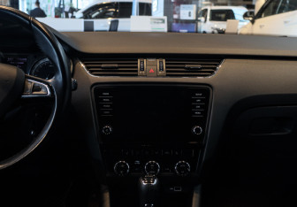 Подержанный автомобиль Skoda Octavia Liftback 2018 года (18 фото)