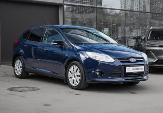 Подержанный автомобиль Ford Focus Hatchback 2015 года (3 фото)