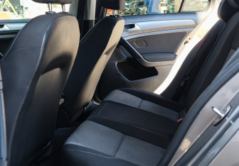 Подержанный автомобиль Volkswagen Golf Hatchback 2013 года (8 фото)
