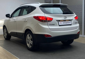 Подержанный автомобиль Hyundai ix35 2012 года (6 фото)