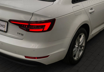 Подержанный автомобиль Audi A4 Sedan 2018 года (8 фото)