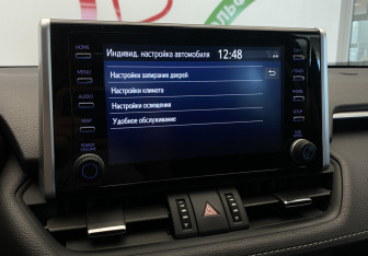 Подержанный автомобиль Toyota RAV4 2022 года (20 фото)