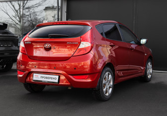 Подержанный автомобиль Hyundai Solaris Hatchback 2012 года (3 фото)