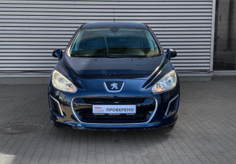 Подержанный автомобиль Peugeot 308 Hatchback 2011 года (2 фото)