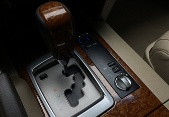 Подержанный автомобиль Toyota Land Cruiser Suv 2012 года (18 фото)