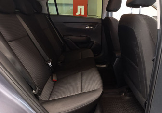 Подержанный автомобиль Kia Rio Hatchback 2021 года (9 фото)