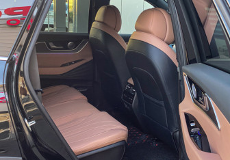 Подержанный автомобиль Chery Tiggo 9 2024 года (14 фото)