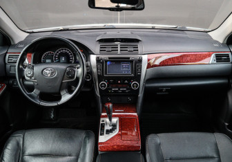 Подержанный автомобиль Toyota Camry Sedan 2013 года (11 фото)