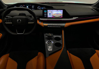 Подержанный автомобиль Changan UNI-V 2023 года (23 фото)