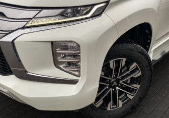 Подержанный автомобиль Mitsubishi Montero Sport 2022 года (4 фото)
