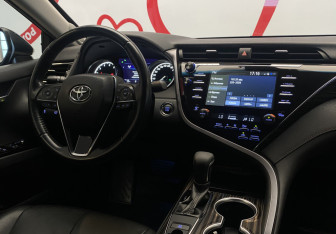 Подержанный автомобиль Toyota Camry Sedan 2019 года (10 фото)