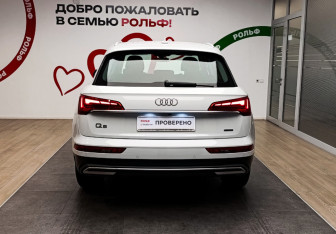 Подержанный автомобиль Audi Q5 2021 года (5 фото)
