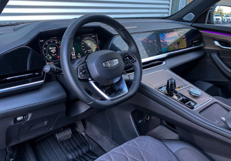 Подержанный автомобиль Geely Monjaro 2025 года (15 фото)