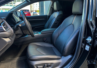 Подержанный автомобиль Toyota Camry Sedan 2023 года (28 фото)