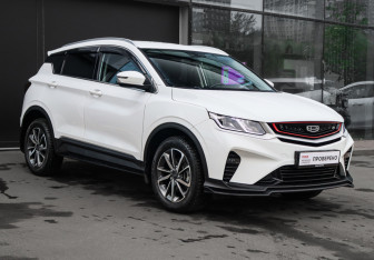 Подержанный автомобиль Geely Coolray 2022 года (3 фото)