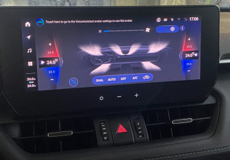 Подержанный автомобиль Toyota RAV4 2025 года (10 фото)