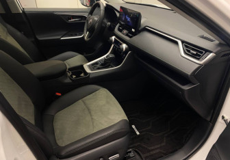 Новый Toyota RAV4 2025 (8 фото)