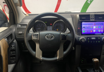 Подержанный автомобиль Toyota Land Cruiser Prado 2012 года (13 фото)