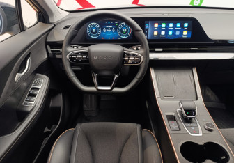 Подержанный автомобиль Omoda C5 2024 года (11 фото)